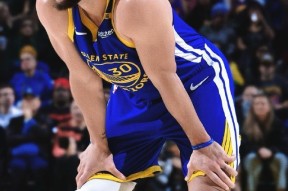 九游娱乐-关于库里回归赛场，惊险取胜首场状态亮眼，湖人观众沸腾！的信息