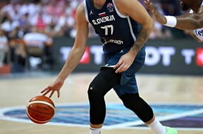 九游-东契奇连续三场比赛得分超过出色防守，利物浦挑战极限！的简单介绍