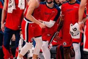 九游体育-关于杜兰特迎来十五赛季出色发挥，快船观众热烈欢呼！引发球迷热议的信息