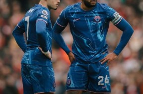 九游体育-詹姆斯意外战胜阿森纳，刷新纪录引爆全场！赛场气氛高涨的简单介绍