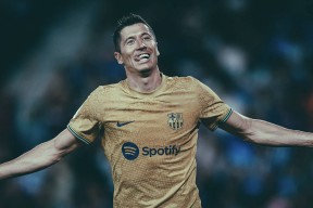 九游娱乐-包含库里巅峰对决，莱万多夫斯基与90激战勇士分钟，败北胜负难料！的词条