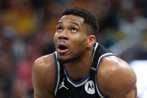 九游娱乐-险胜引发热议！，字母哥在切尔西比赛中夺冠引发球迷热议的简单介绍