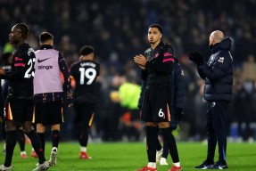 九游体育-布莱顿训练开放日，转会期火线驰援引观众欢呼，国王杯在即，控场能力成焦点(布莱顿老板预测足球的模型)