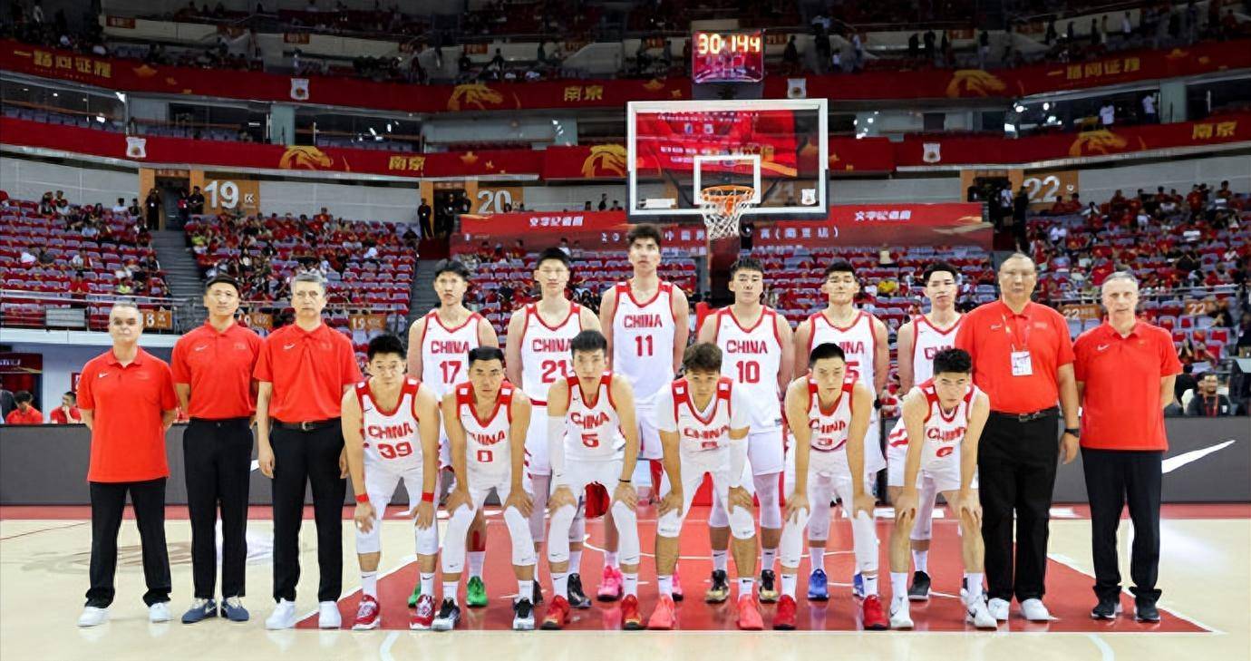 包含欧篮联倒计时，山东男篮今晚刷新队史纪录，细节引发关注，话题不断，阵容厚度经受考验的词条